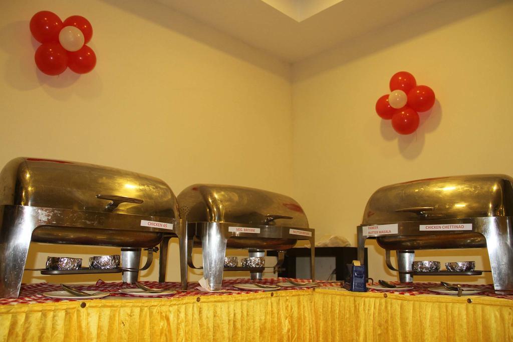 Hotel Akshaya Business *